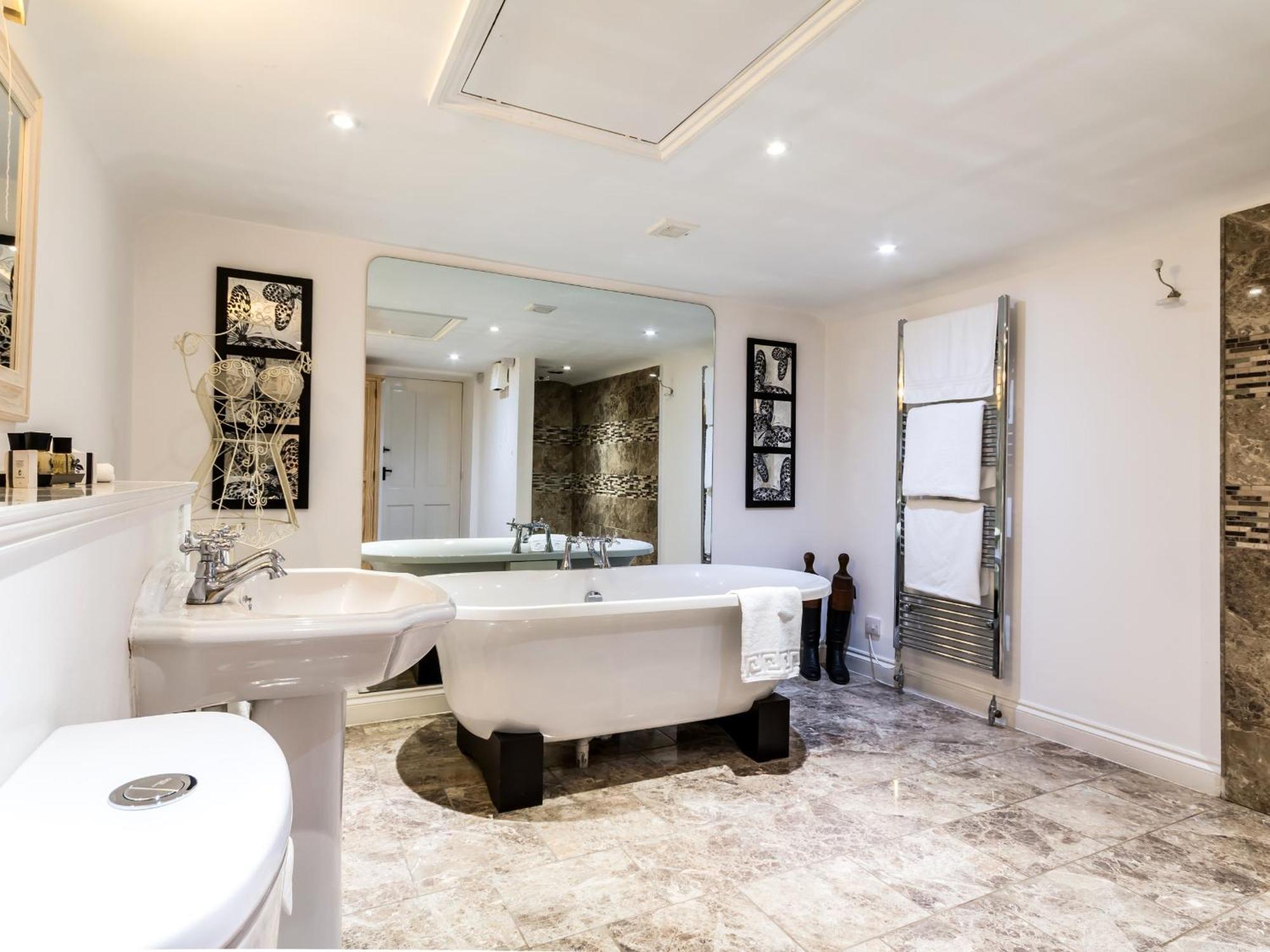 The Crown Inn Peterborough Room photo